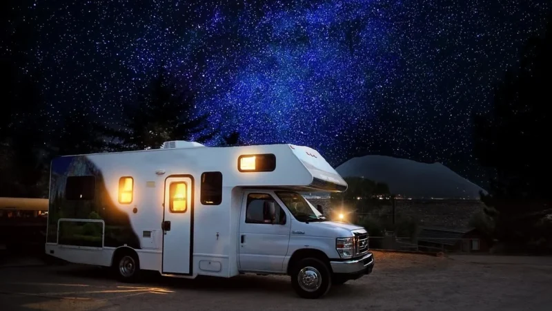 Najlepsze kampery do wynajęcia w Białymstoku – Kamper Ford Dethleffs, Dodge Roadtrek 190 i Winnebago View